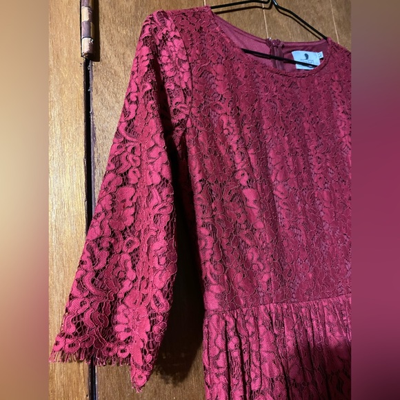 DAINTY JEWELS BURGUNDY RED LACE DRESS. Size XS - Picture 4 of 5